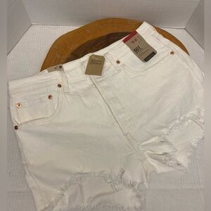 Levi’s White Jean 501 Shorts Fitted Through the Hip 33 NWT